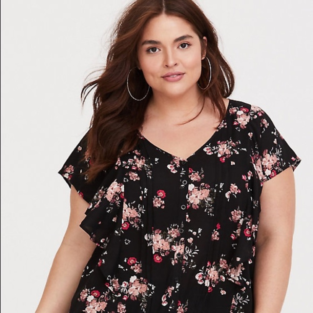 Torrid Short Sleeve Ruffled Floral Top Sz 2